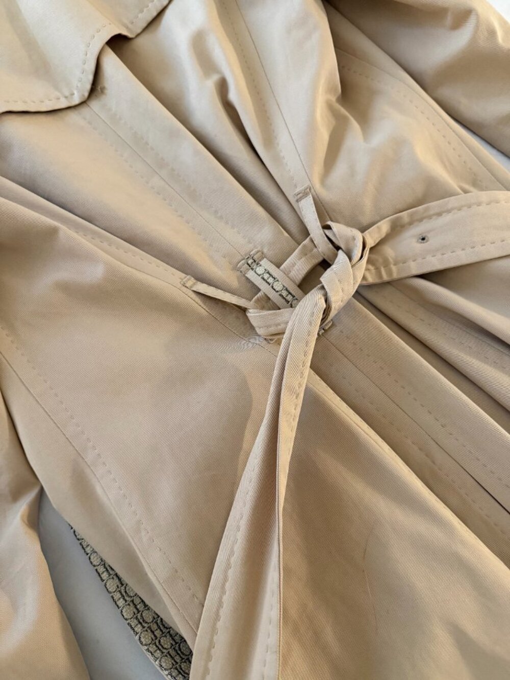 Carolina Herrera Women’s Trench Coat – Size S - Picture 5 of 5
